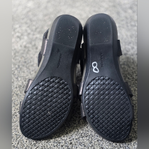 Aravon Rockport Standon T Bar Metallic Size 8 Sandals CH0417 Adjustable - Picture 10 of 11